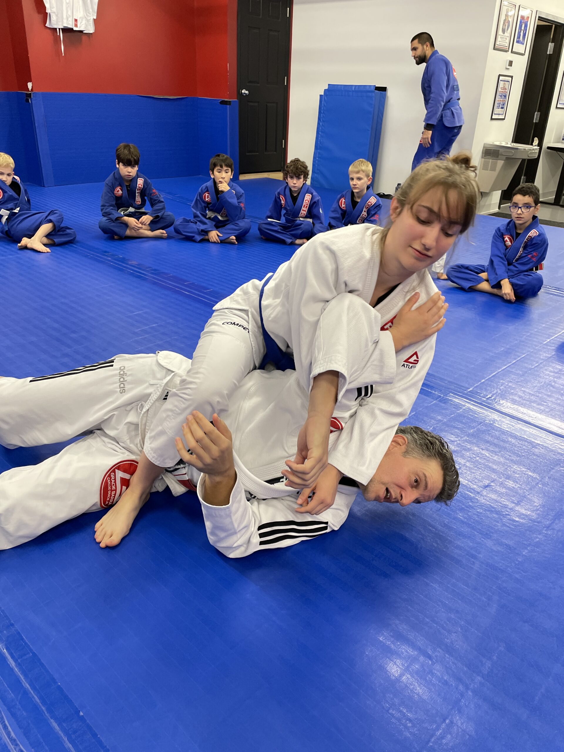 Women sparring in BJJ class at Gracie Barra Saint-Laurent Montreal