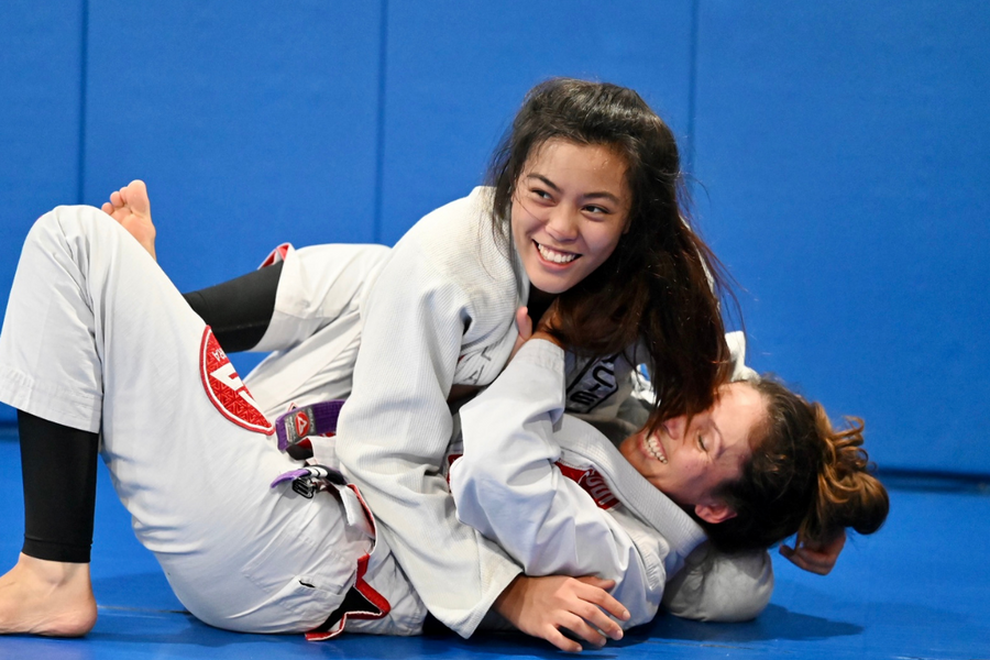 Women training Brazilian Jiu-Jitsu at Gracie Barra Saint-Laurent Montreal
